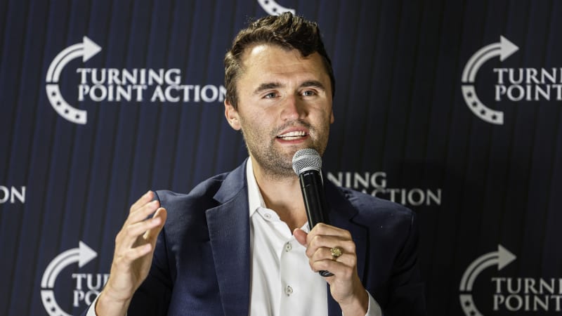 Na sto procent tě zastřelí. Bodyguard varoval Kirka před atentátem, nikdo ho neposlechl
