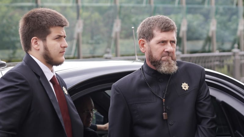 Kadyrov umírá. Bez dialýzy a sáčku na moč se už čečenský vládce neobejde, píše ruský list