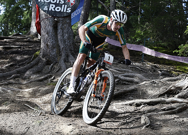 Biker Hatherly obhájil titul mistra světa, Cink dojel jedenáctý