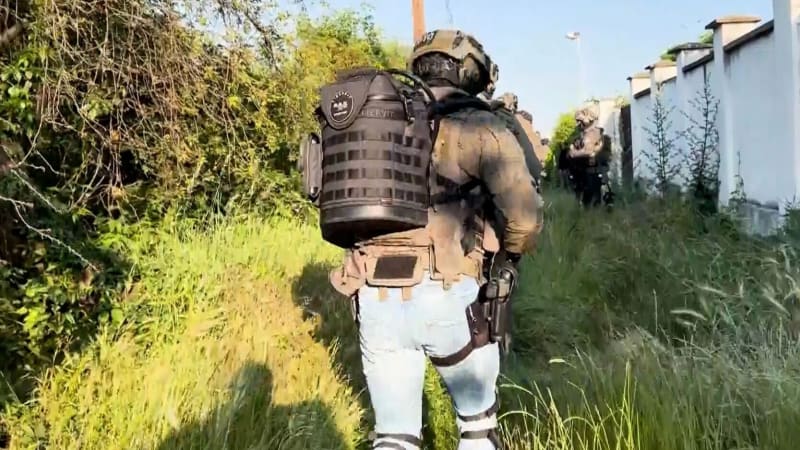 Kilogramy pervitinu a vojensky řízená organizace. Pražští kriminalisté rozprášili drogový gang