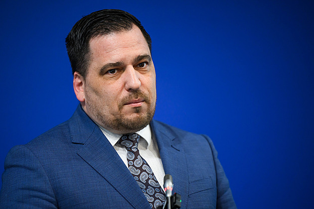 Europoslanec Zdechovský nesmí sloužit v aktivních zálohách, rozhodl soud