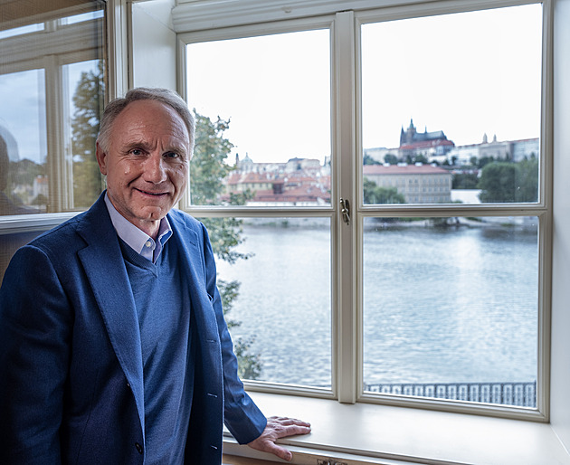 Brown byl nadšený z pražské podzemní kanalizace. Tlačenka mu ale nechutnala