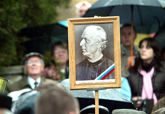 Hlinka byl podle Masaryka hlupák, všímají si Slováci. Otevření obálky u nich rezonuje