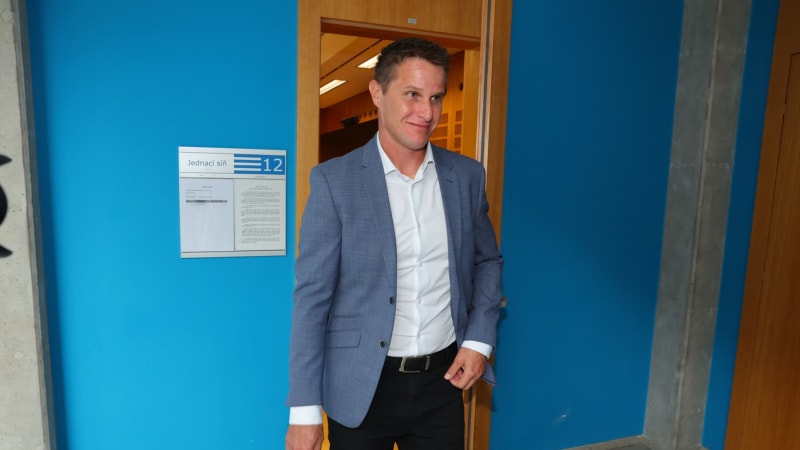 Soukup k soudu s Dopitou nedorazil. Nelíbila by se mu pravda, má jasno Hanychová