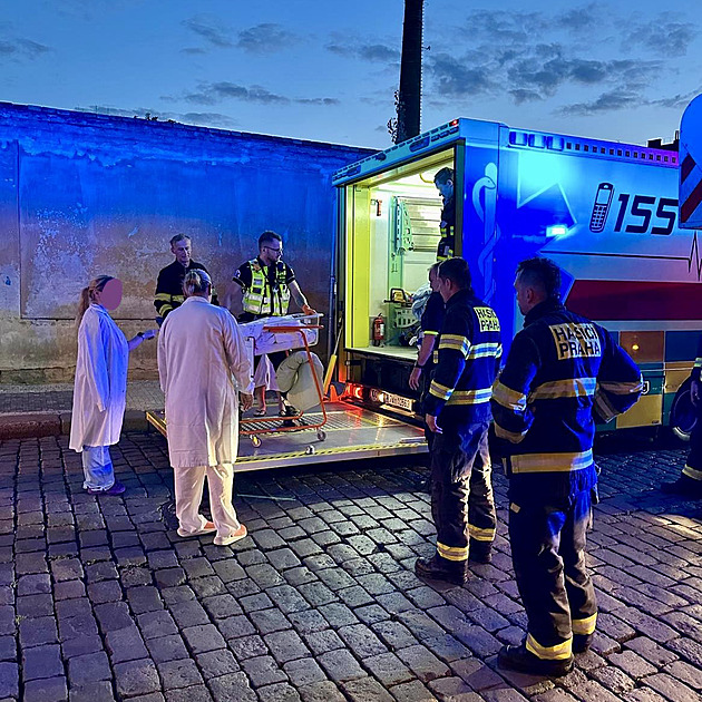 Policisté dopadli muže a ženu, kteří založili požár v porodnici U Apolináře