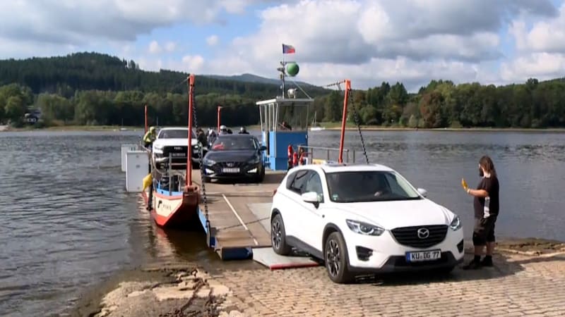 Hladina Lipna výrazně klesá: Blíží se kritická hranice, převozníci se bojí ukončení provozu