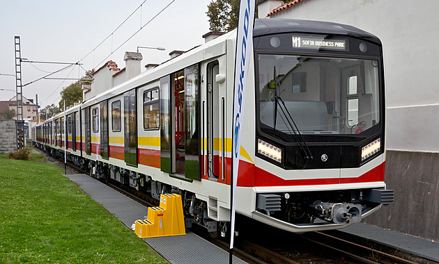 S průchozími vagony. Soupravy metra ze Škody budou jezdit v bulharské Sofii