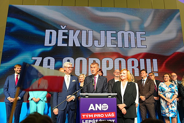 Hospitalizace Zemana i neochota jít s Babišem. Co zpozdilo vznik dřívějších vlád