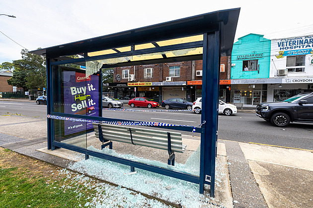 V Sydney střílel muž z okna na rušné nákupní ulici, zranil 16 lidí