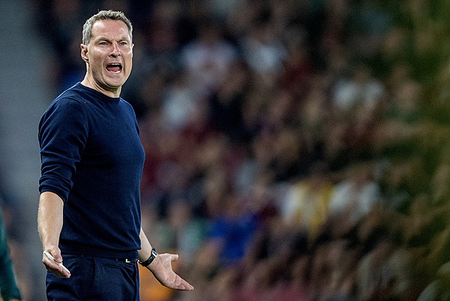 Reakce na Priskeho. FAČR a LFA chystají tresty za vstup do kabiny rozhodčích