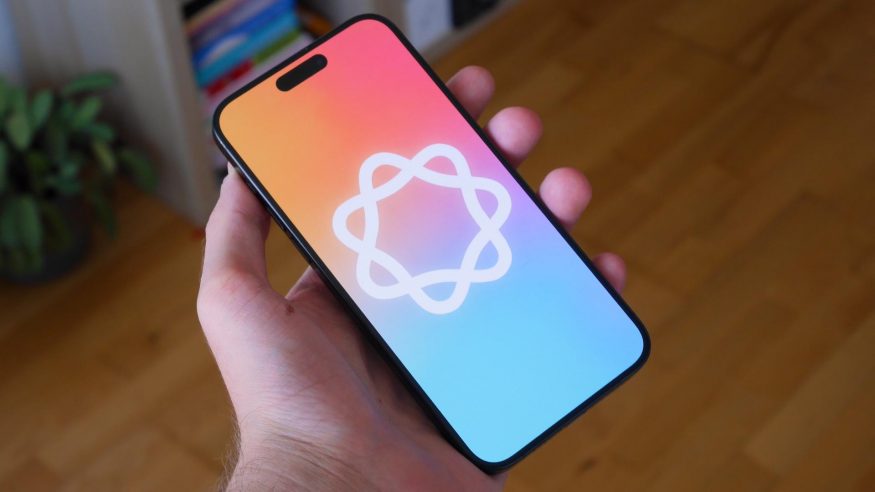 Problémy v Cupertinu? Pod šéfem AI divize se prý houpe židle