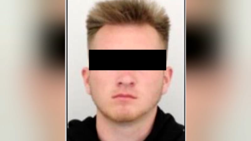 Nové detaily řádění vraha z Bohnic: Při podepisování bodl policistu do krku, hrozí mu vězení