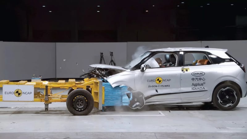 Levný, ale nebezpečný. Oblíbený čínský elektromobil pohořel v nárazových testech