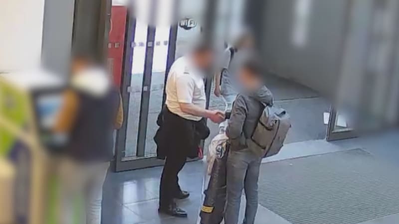 Chyť mě, když to dokážeš. Podvodník se úspěšně vydával za lékaře, soudce i pilota