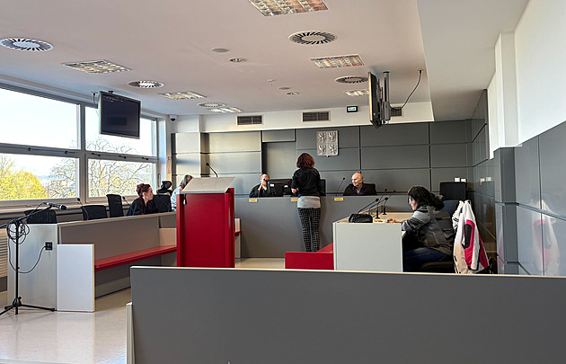 Přeskočilo mi. Když jsem to zapálila, nikdo tam nebyl, řekla žena k požáru chaty