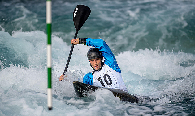 Za ty peníze to stálo. Kajakář zveřejnil svůj sex v letadle, svaz ho za video ztrestal