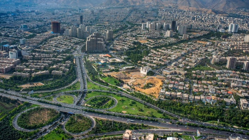 Teheránu hrozí žízeň: V hlavní nádrži íránské metropole je podle úřadů voda jen na dva týdny