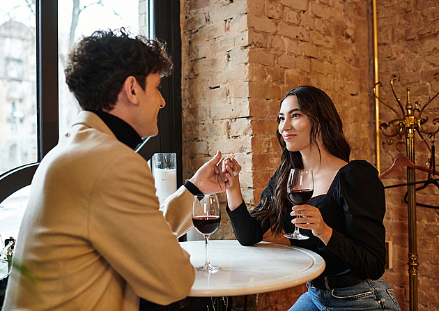 Jaké je první rande po třicítce, čtyřicítce a padesátce. V každém věku je úplně jiné