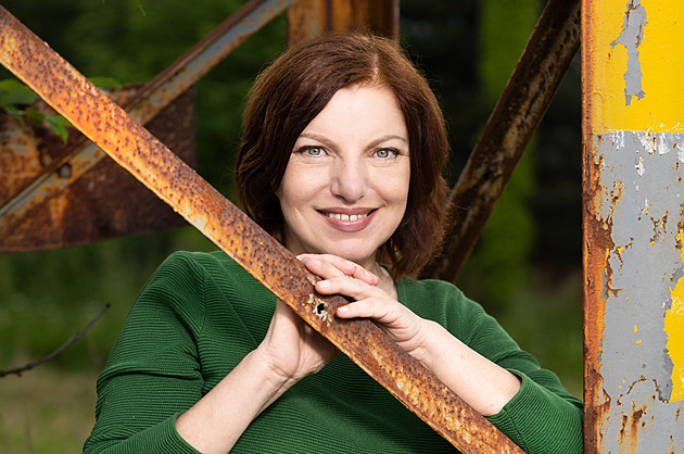 Mornštajnová už prodala přes milion knih. První rukopis přitom měsíce ležel v tašce