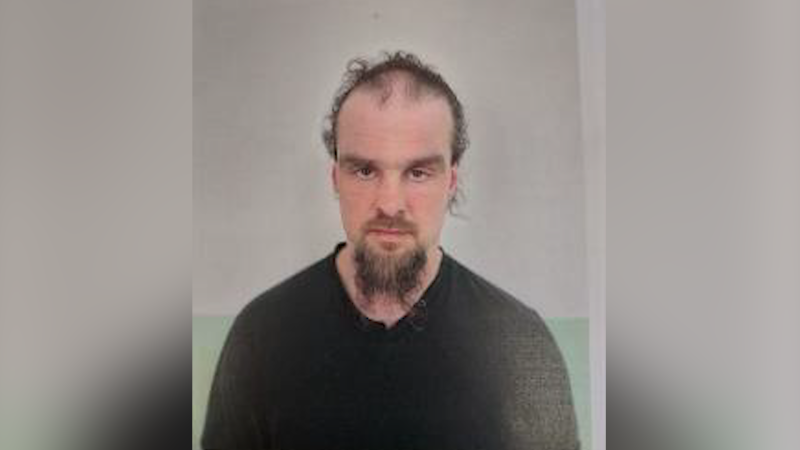 Policie pátrá po pacientovi psychiatrie v Havlíčkově Brodě. Měří dva metry a působí neupraveně