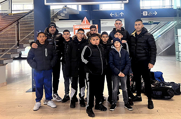 Ultras Baníku ve vlaku uráželi romské děti z klubu Mongaguá, pomohla policie