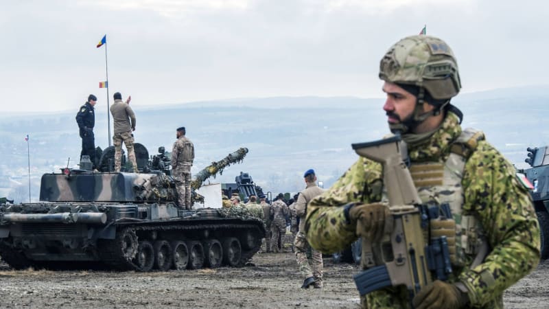 Vojenský Schengen potřebujeme, míní Vondra. Experti od plánu EU čekají posílení obrany NATO