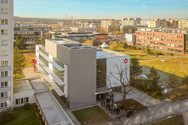 Jihočeská univerzita postavila aulu za čtvrt miliardy. Má i profesionální televizní studio