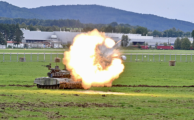 Připravit české tanky k boji na Ukrajině se nevyplatí. Obrana couvá z modernizace