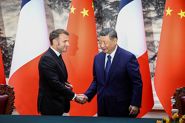 Macron v Číně domlouvá mír pro Ukrajinu. Chce využít vazeb Pekingu na Rusko