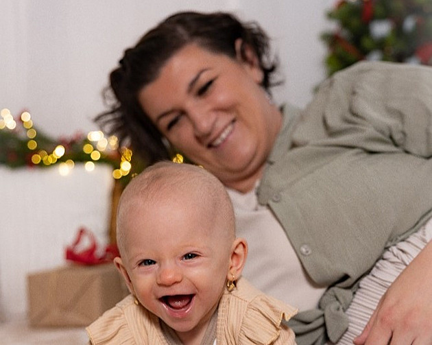 Radost zkalená smutkem. Ženě se narodilo vymodlené dítě, zemřel jí však manžel