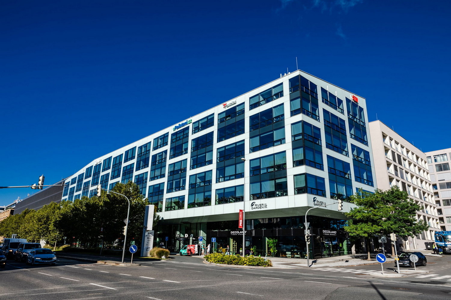 Hledáte rychlý kontakt na firmu v okolí? Oficiální databázi kontaktů spravuje rohanskenabrezi.cz