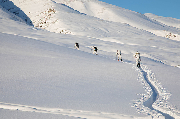 Británie vyšle vojsko do Arktidy, uvedl Starmer. Evropa je podle něj spící obr