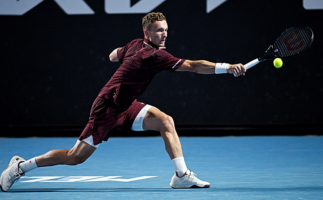 Lehečka v Dauhá zvládl první kolo, Bejlek v Dubaji odstoupila, Nosková prohrála