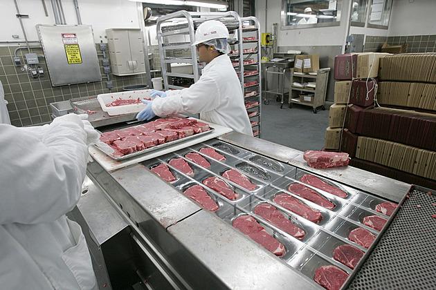 Ceny hovězího dosahují historických maxim. Američané se ale steaků nechtějí vzdát