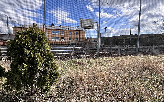 Blšany svírá boj o sportoviště za miliony z dotací. Starostka uřezala zámky