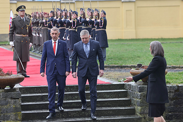 Babiš obnovil jednání s Ficovou vládou, které utnul předchozí Fialův kabinet