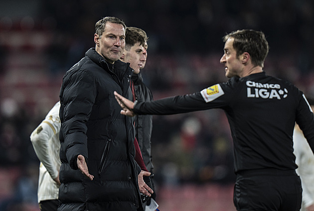 Změna ofsajdového pravidla i trenérské výzvy. Kanadský fotbal čeká test novinek