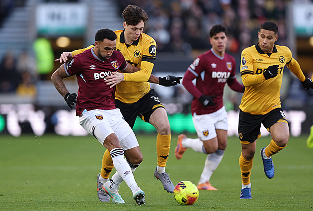 ONLINE: Záchranářský souboj v Anglii. West Ham hostí Wolves, hrají Souček i Krejčí