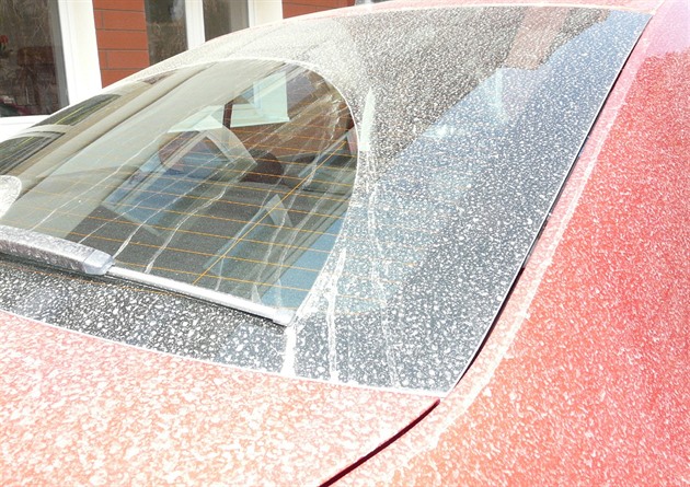 Do Česka míří saharský prach. Z oblohy může padat „krvavý“ déšť