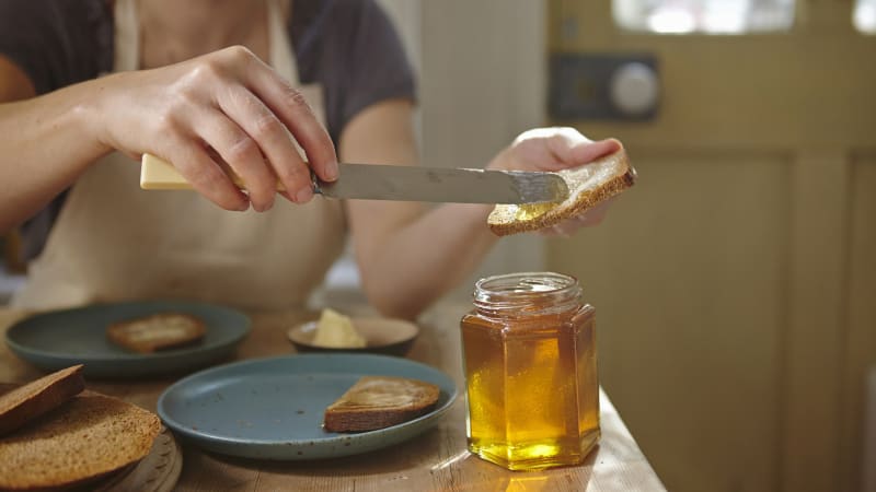 Čeho se vyvarovat při uskladnění medu? Včelaři vyjmenovali nejčastější chyby