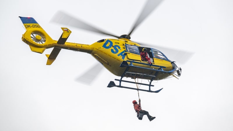Soukromý dron ohrozil vrtulník u liberecké nemocnice. Ignoranství, zuří záchranáři