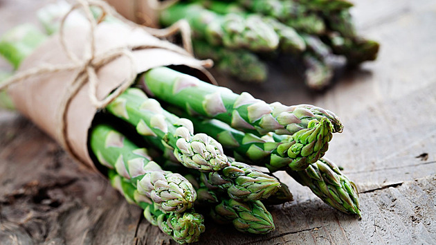 Necudná zelenina, která nesměla kvůli svému tvaru do ženských klášterů, teď míří i na váš talíř. Její sezona je tady