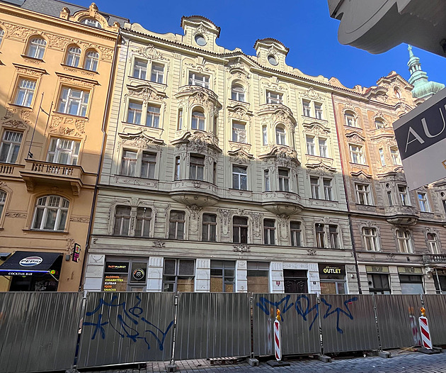 Rekonstrukce činžáku v rušné ulici. Tady další bar nepřibude, ujišťuje developer