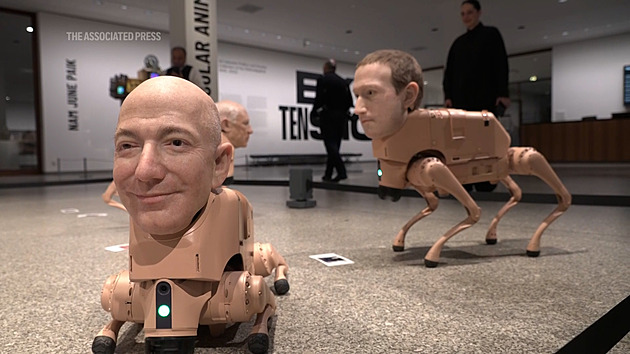 Pozor, koušou svými algoritmy. Děsiví robopsi mají tváře Muska, Kima či Bezose
