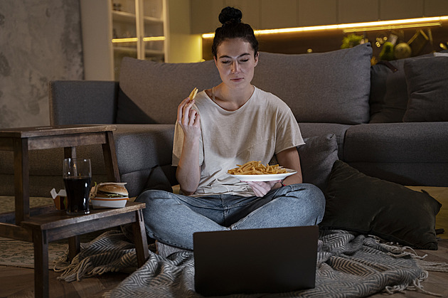 Češi platí tisíce ročně za obsah, který nestíhají sledovat. Jen za Netflix dají pět tisíc