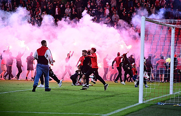 Brněnský bezpečák bere rowdies do ochranky. Co si myslí o skandálním derby?