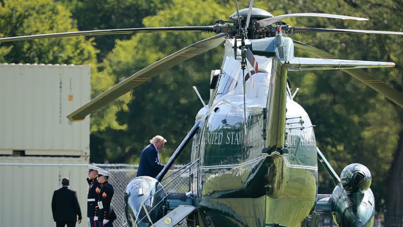 Trumpův vrtulník narušil provoz na letišti ve Washingtonu. Omezil vzlétající stroj