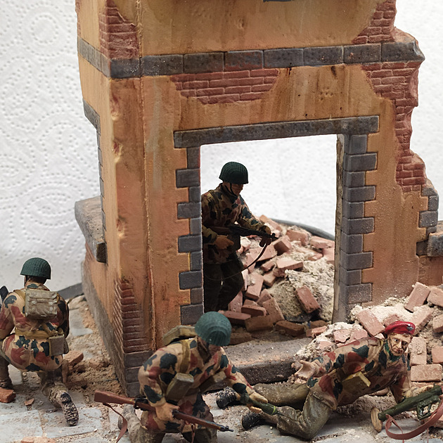 Okamžik z operace Market Garden, který vypráví modelářské figury