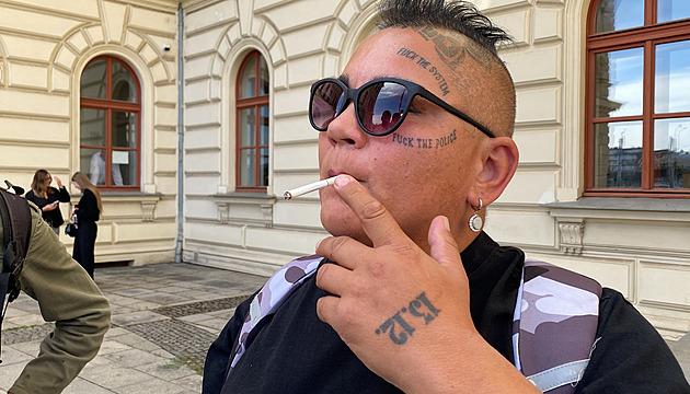 Vězení se nebojím. Už jsem tam byl pětkrát, chvástal se nebinární Míša u soudu
